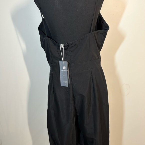 Lovely Black jumpsuit, nwt it’s never been more - Picture 2 of 6